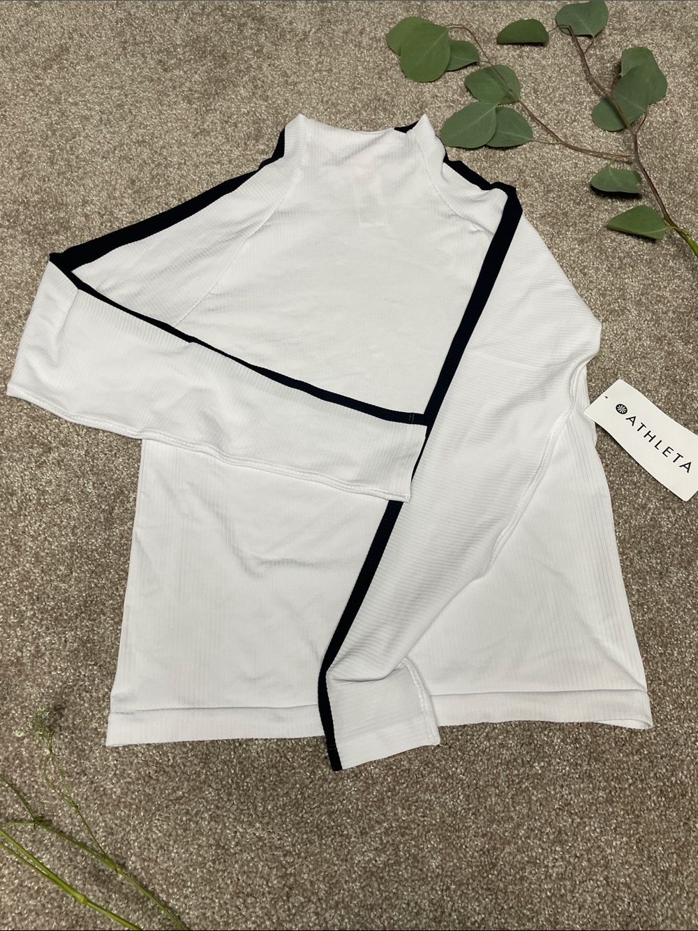 Athleta White Ribbed Long Sleeve Top with Black Piping